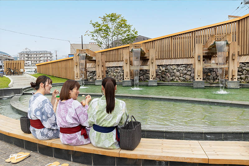温泉門広場の足湯