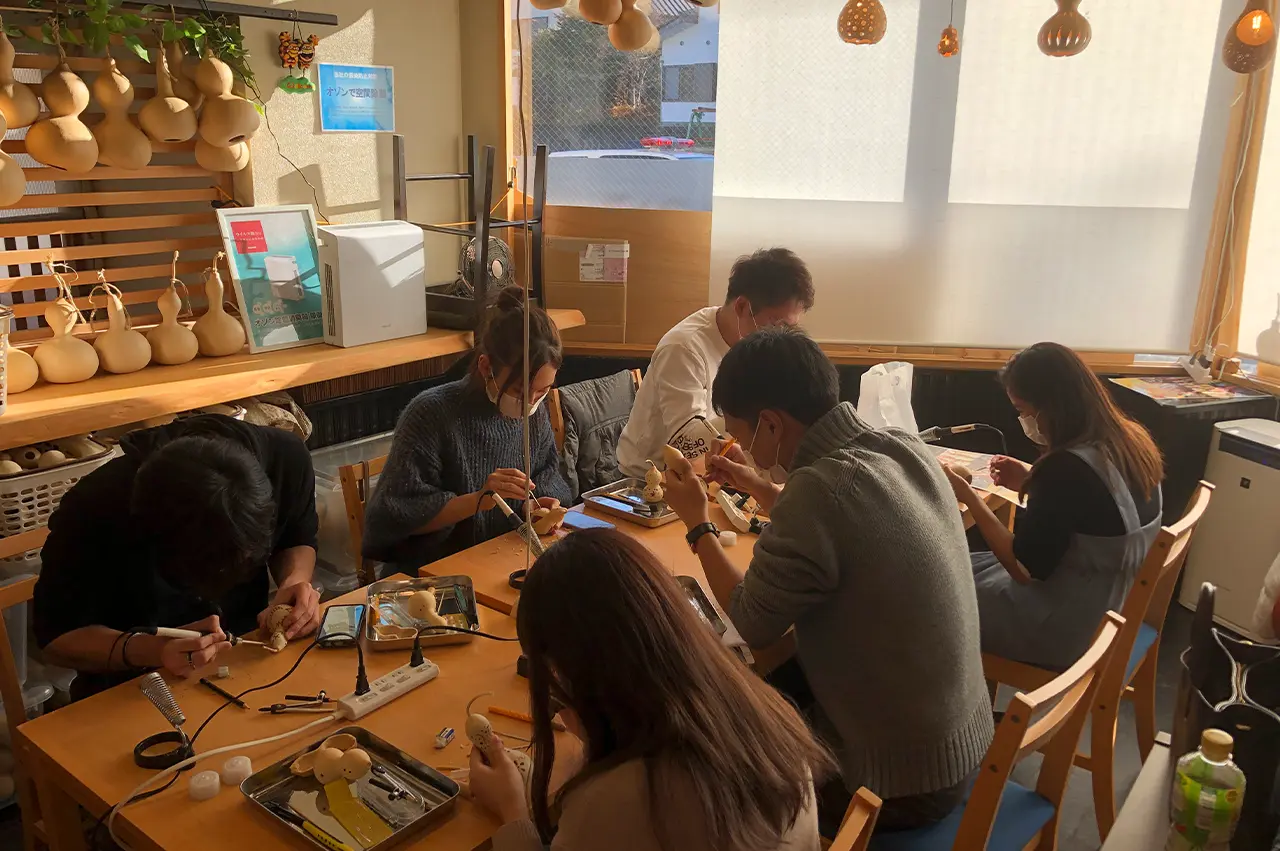 ひょうたんランプづくり