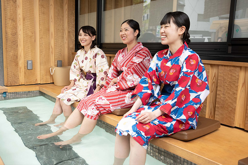 湯川テラスの足湯