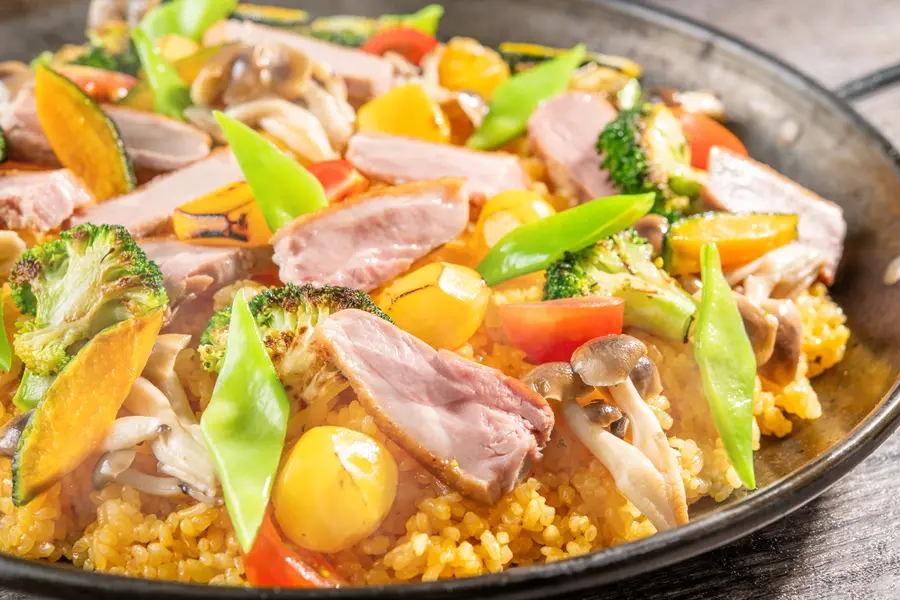 秋季风味鸭肉栗子海鲜饭