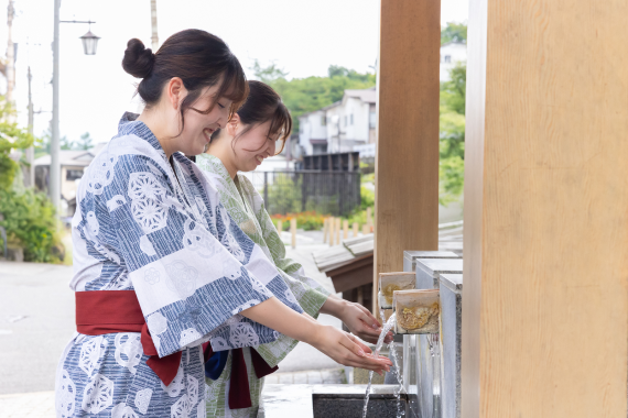 「裏草津地蔵」顔湯・手洗乃湯・足湯