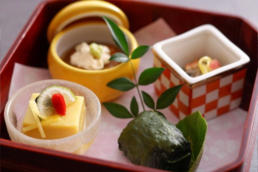 【冬の特別会席】熊野牛蒸篭蒸しと伊勢海老、勝浦鮮魚のお造り会席