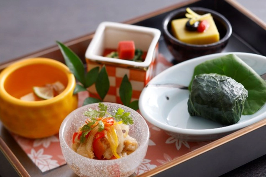 【冬の特別会席】熊野牛蒸篭蒸しと伊勢海老、勝浦鮮魚のお造り会席