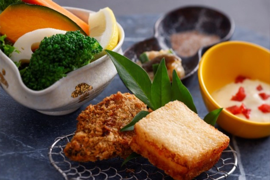 【冬の特別会席】熊野牛蒸篭蒸しと伊勢海老、勝浦鮮魚のお造り会席