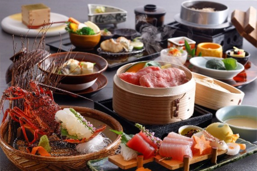 【冬の特別会席】熊野牛蒸篭蒸しと伊勢海老、勝浦鮮魚のお造り会席