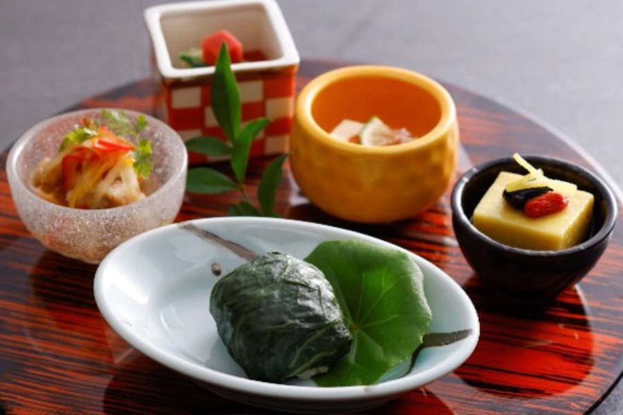 【冬の特別会席】熊野牛蒸篭蒸しと伊勢海老、勝浦鮮魚のお造り会席