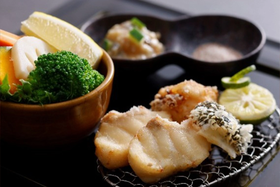 【冬の特別会席】熊野牛蒸篭蒸しと伊勢海老、勝浦鮮魚のお造り会席