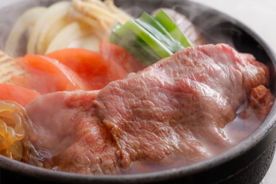【春の土地の恵み会席】熊野牛すき焼きと勝浦漁港鮮魚のお造り食べ比べ会席