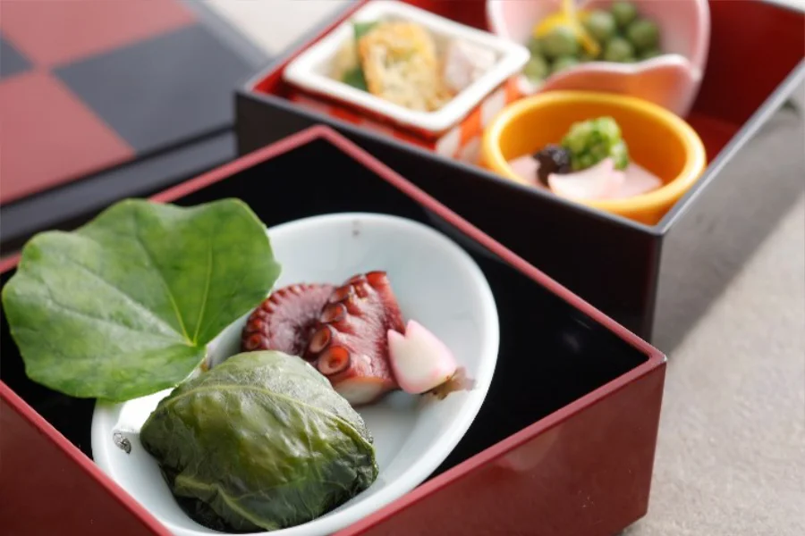 【春の土地の恵み会席】熊野牛すき焼きと勝浦漁港鮮魚のお造り食べ比べ会席