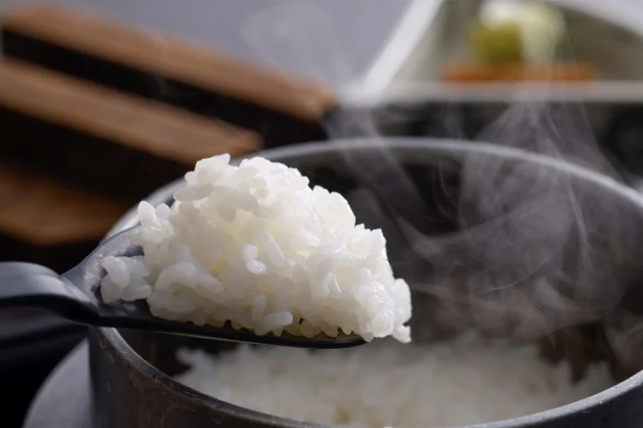 【春の土地の恵み会席】熊野牛すき焼きと勝浦漁港鮮魚のお造り食べ比べ会席
