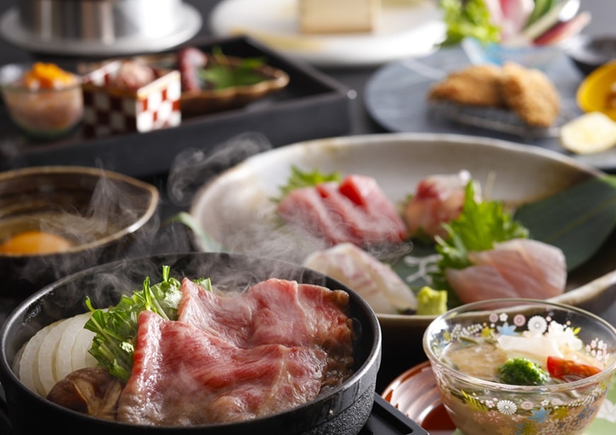 熊野牛すき焼きと勝浦漁港鮮魚のお造り食べ比べ会席