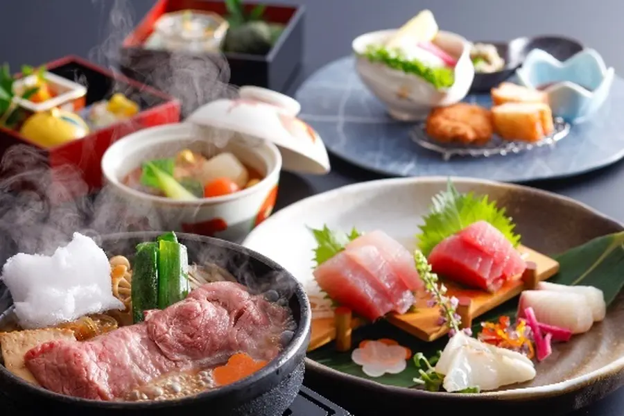 【冬の土地の恵み会席】熊野牛すき焼きと勝浦漁港鮮魚のお造り食べ比べ会席