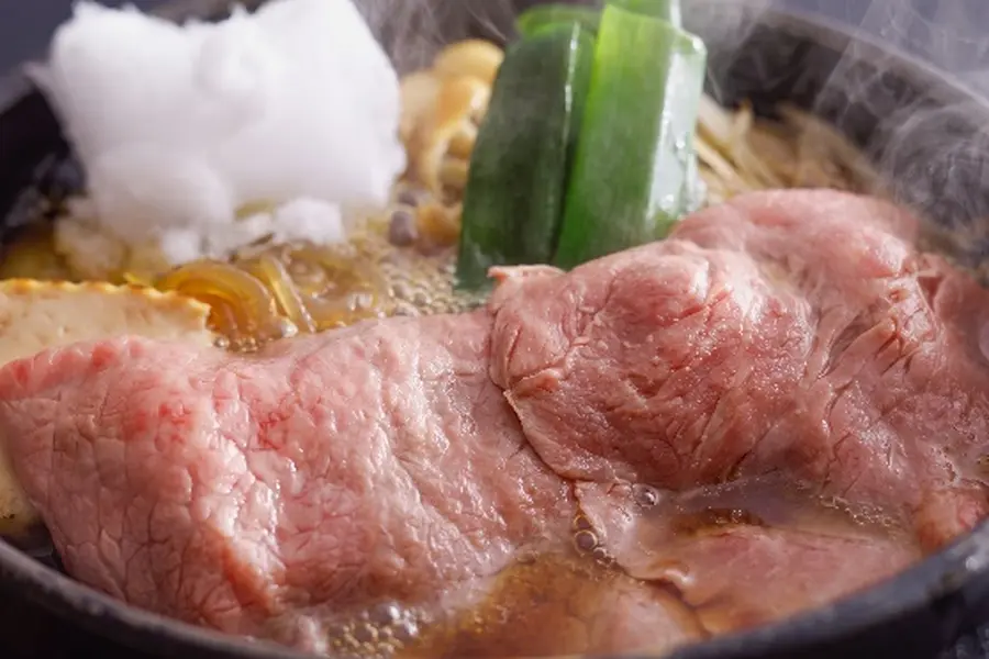 【冬の土地の恵み会席】熊野牛すき焼きと勝浦漁港鮮魚のお造り食べ比べ会席