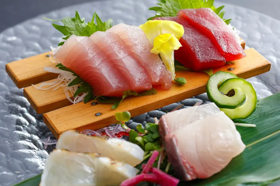 【夏の土地の恵み会席】熊野牛すき焼きと勝浦漁港鮮魚のお造り食べ比べ会席