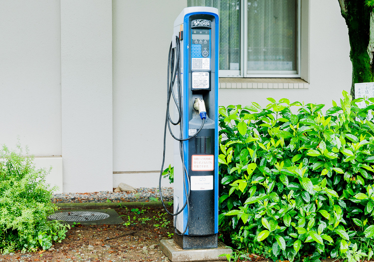 電気自動車充電器