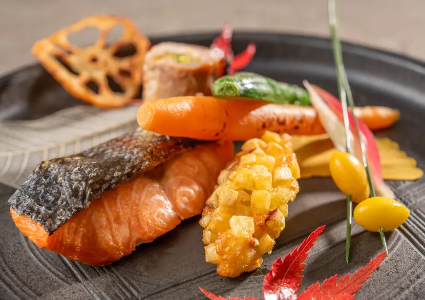 【季節の会席】鶏つみれのブイヤベース鍋、豚と野菜のおなめ味噌焼きに大満足
