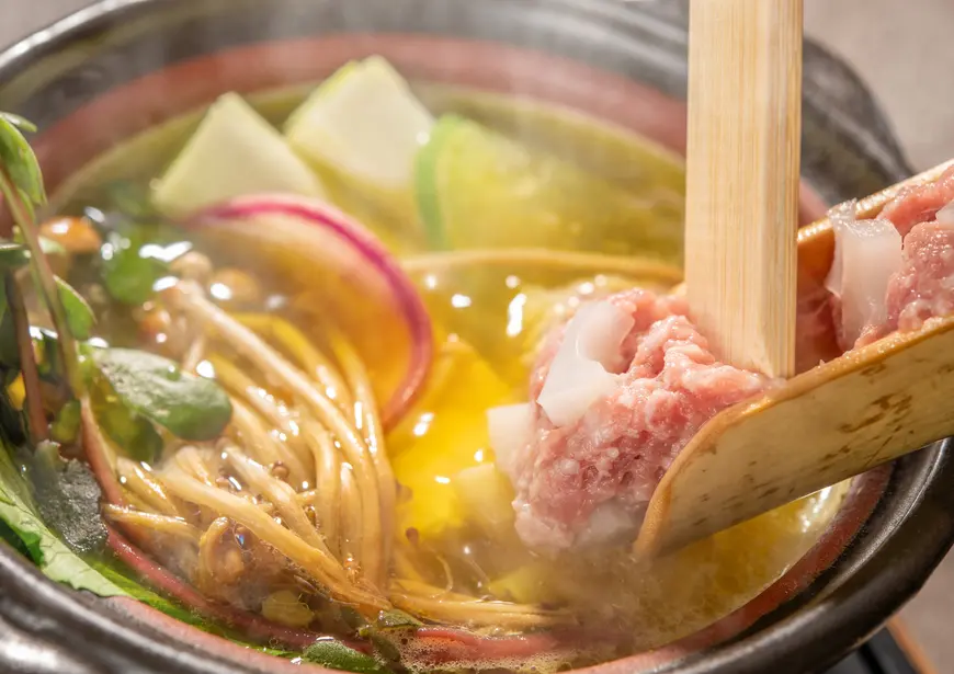 【季節の会席】鶏つみれのブイヤベース鍋、豚と野菜のおなめ味噌焼きに大満足