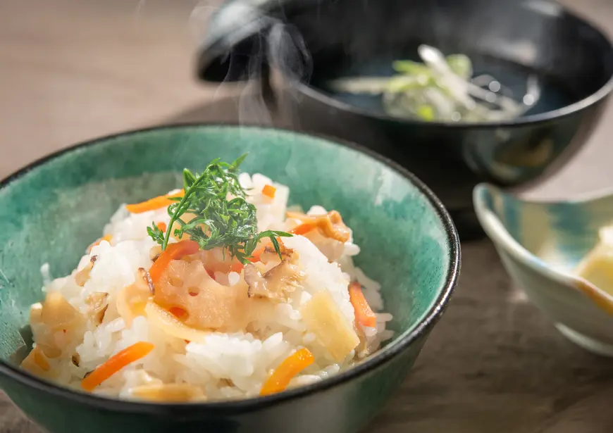 【季節の会席】鶏つみれのブイヤベース鍋、豚と野菜のおなめ味噌焼きに大満足