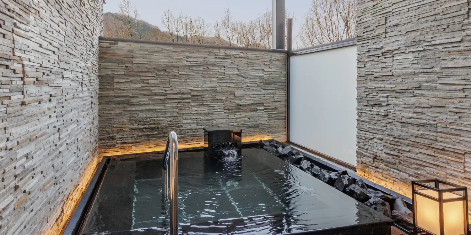 天然温泉露天風呂付スーペリアフォース