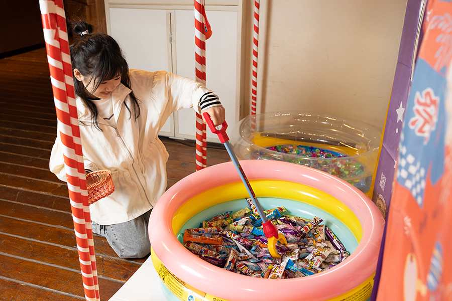 駄菓子つかみ取り