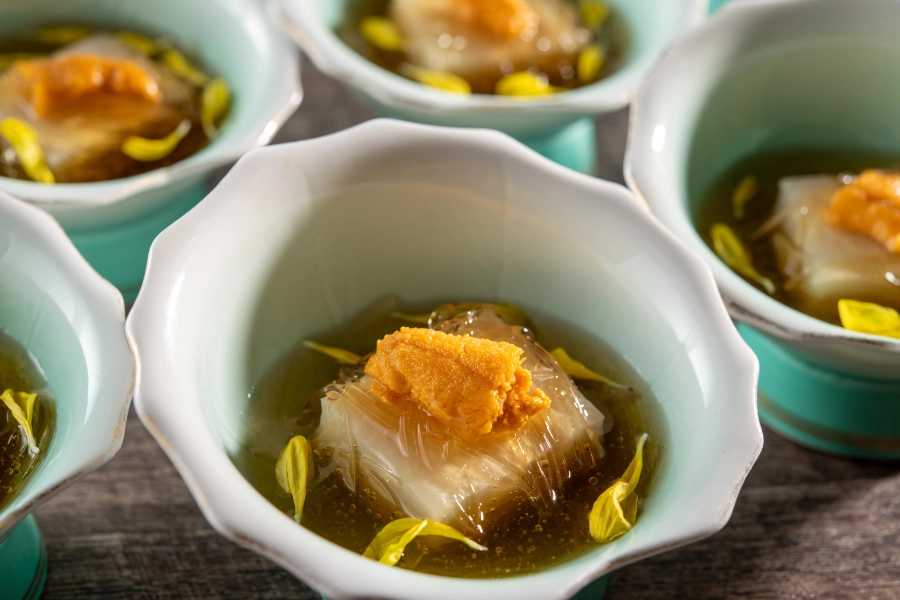 冬の小鉢「養老豆腐 蒸しウニをのせて」