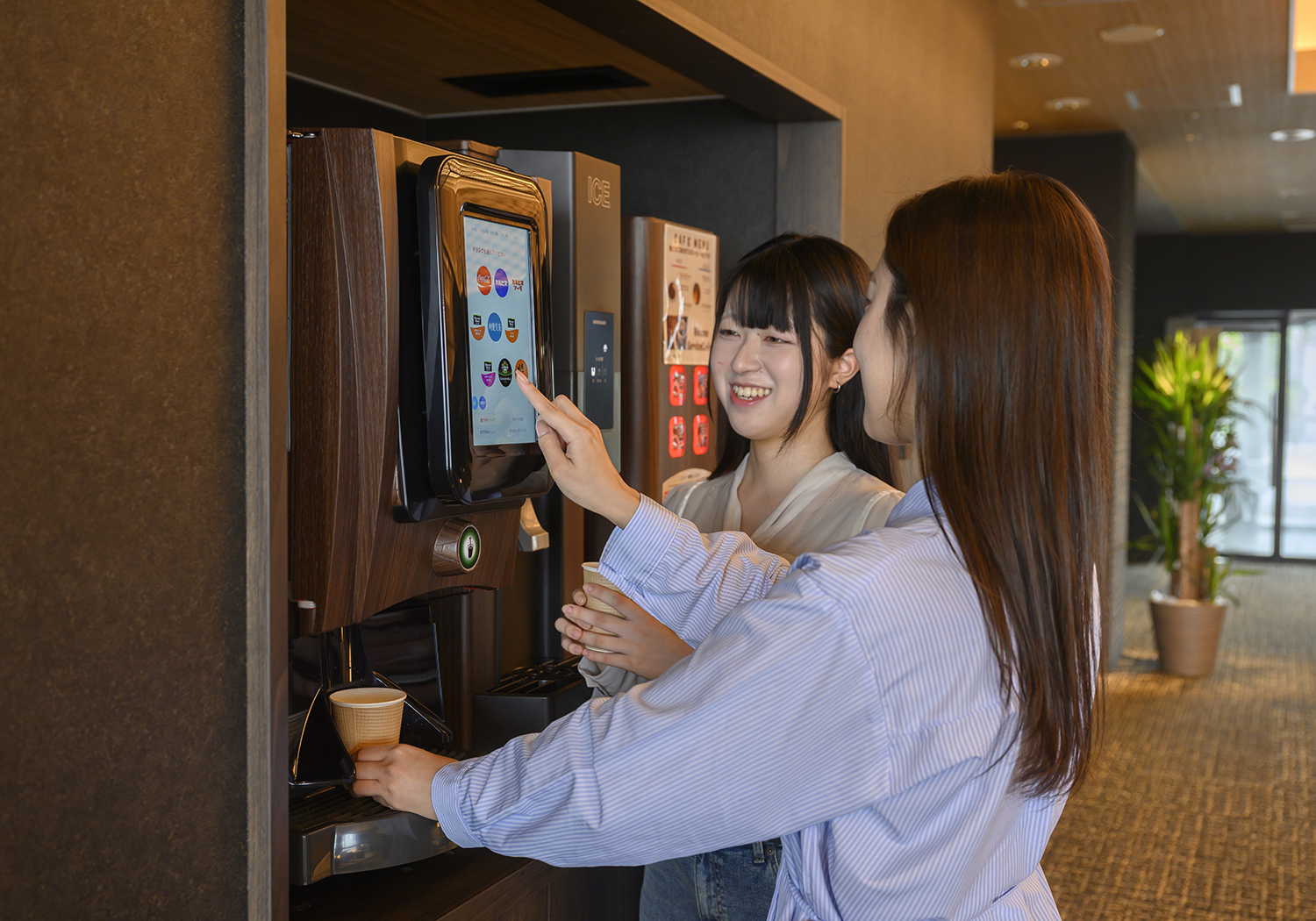 ロビーラウンジ