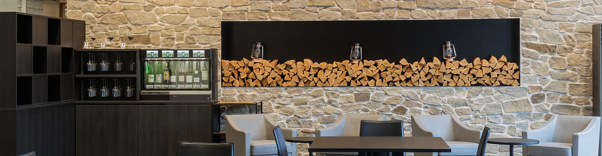 奥日光の滝・湖・山々に囲まれた大自然の中に佇むホテル