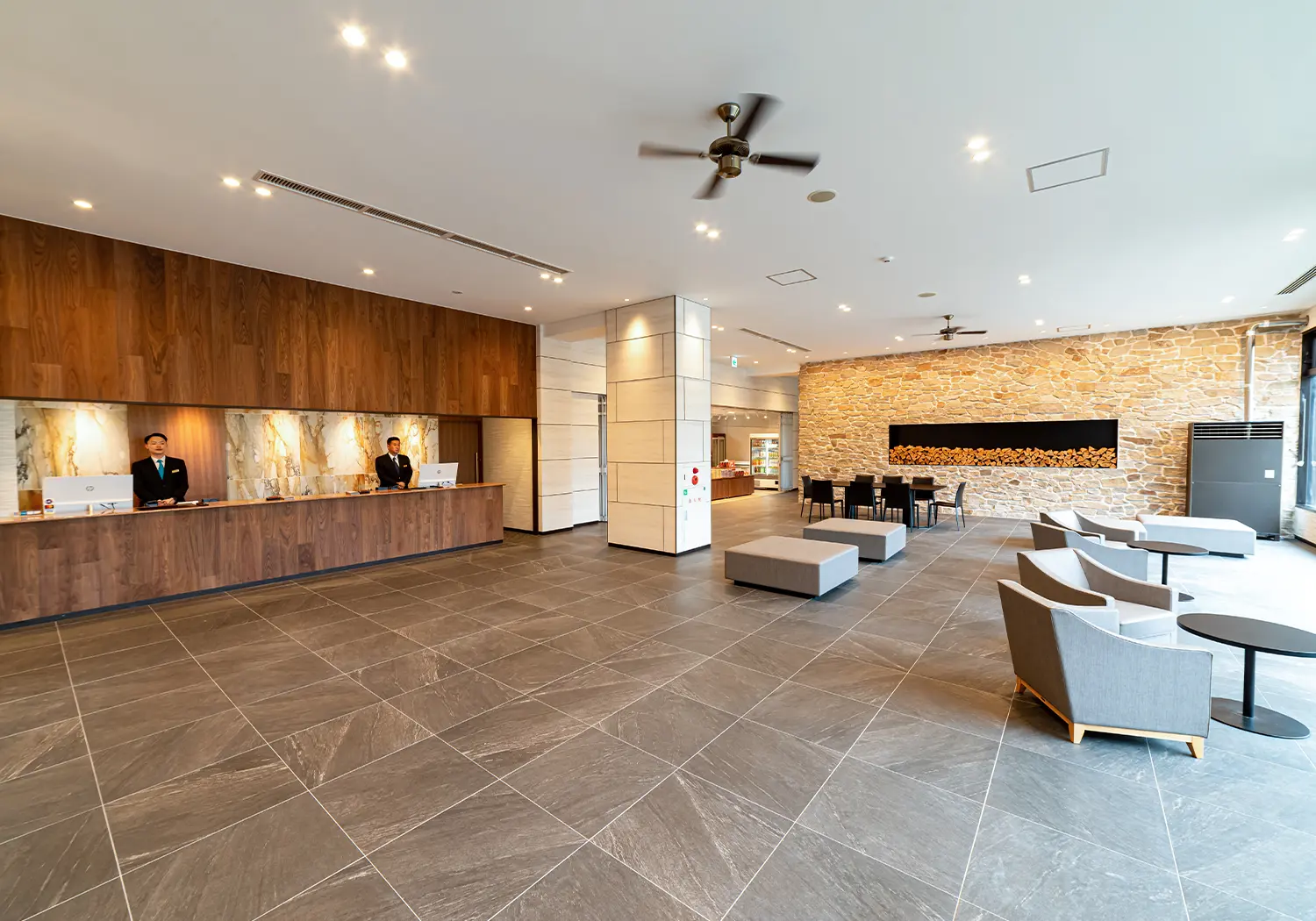 フロント・ロビー