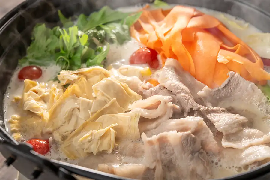 日光湯波と県産豚肉の豆乳鍋