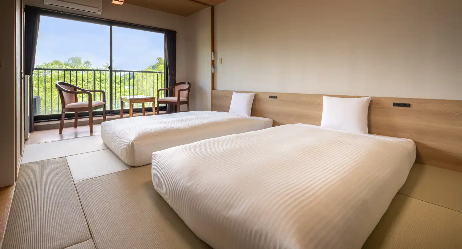 和室10畳　マットレスベッド2台