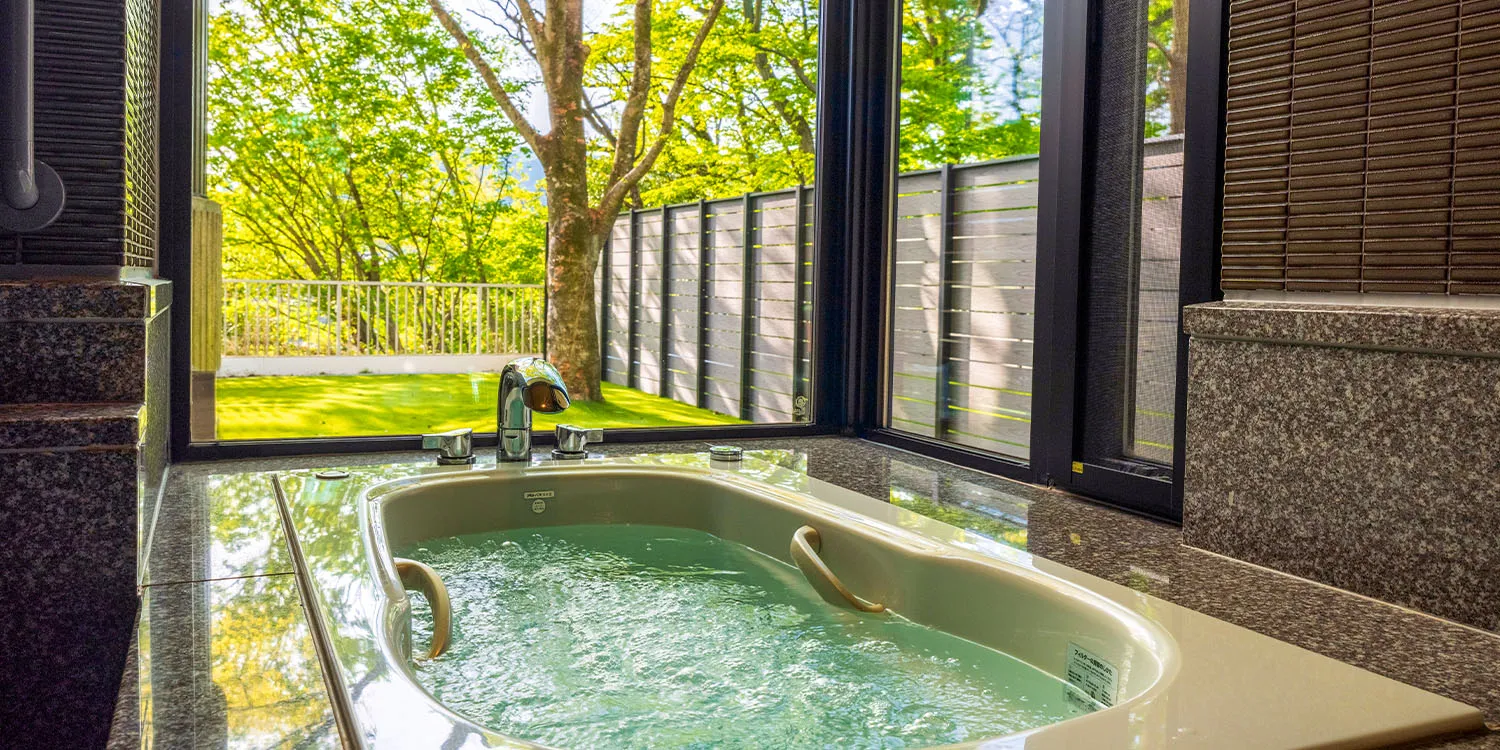 【NEW】【ドッグフレンドリールーム】プライベートドッグラン付デラックススイート（バス付）