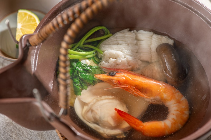[Special Kaiseki] Soba Kaiseki where you can enjoy grilled Joshu beef on a ceramic plate and luxurious ingredients