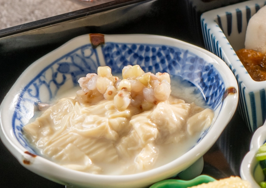 湯葉　蕎麦の実和え
