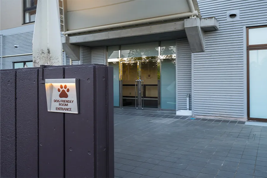 ワンちゃん専用出入り口があって安心