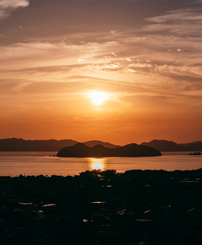 瀬戸内海の美しい夕日を望める素晴らしいロケーションが自慢