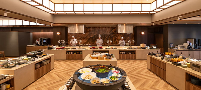 絶景を楽しみ、くつろぎ、滋味豊かな料理を満喫する