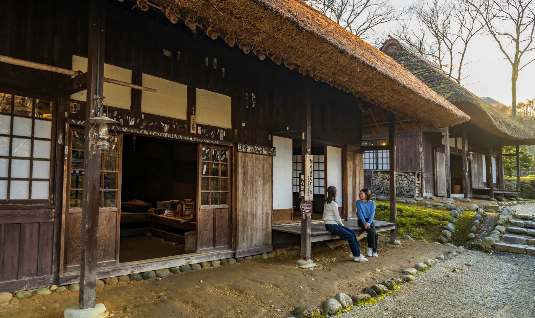 茅葺き屋根集落で当時の暮らしを知る