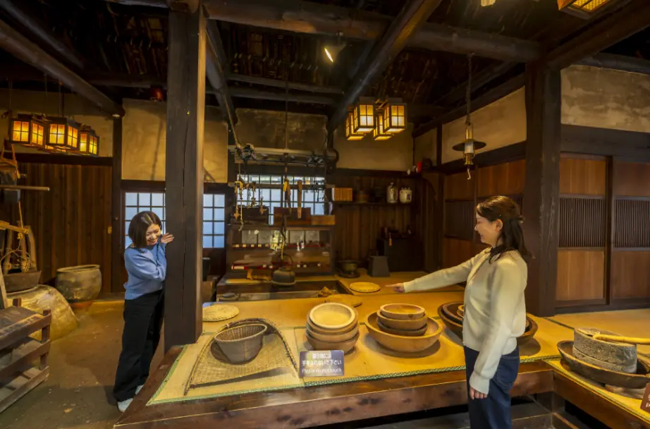 茅葺き屋根集落で当時の暮らしを知る