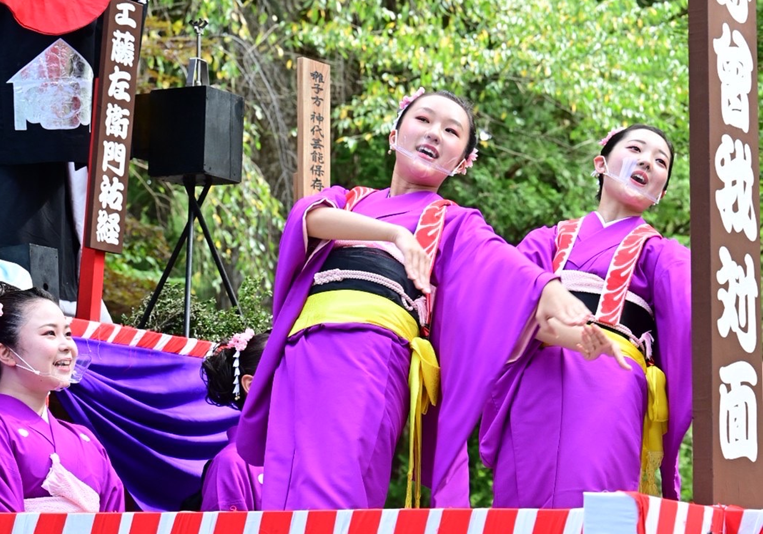 秋田おばこによる手踊り
