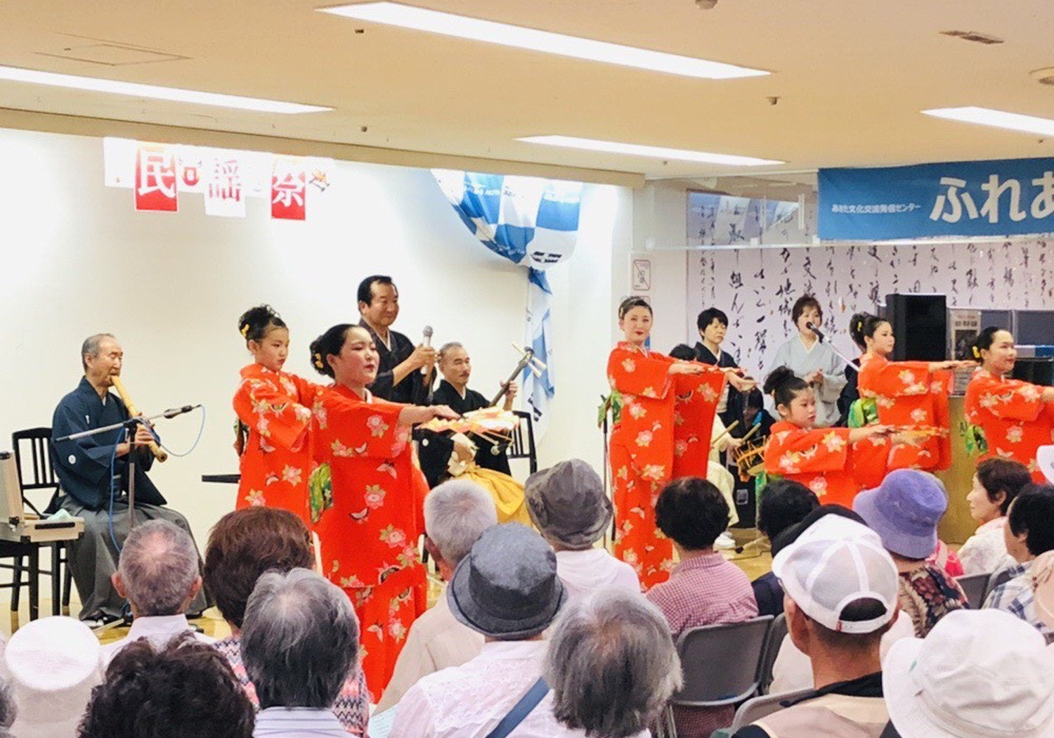 秋田おばこによる手踊り
