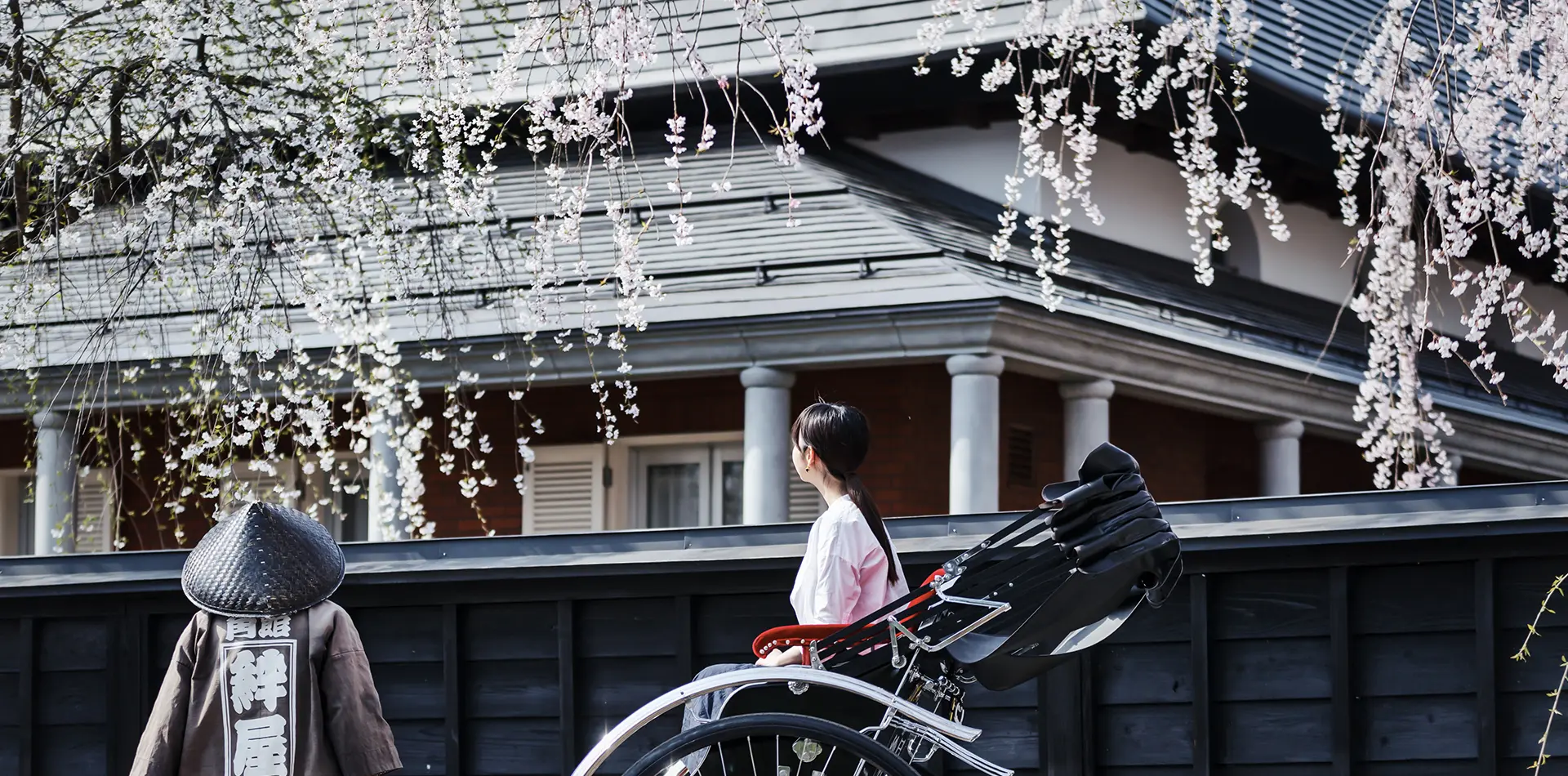 角館武家屋敷のしだれ桜 ホテルから車で45分