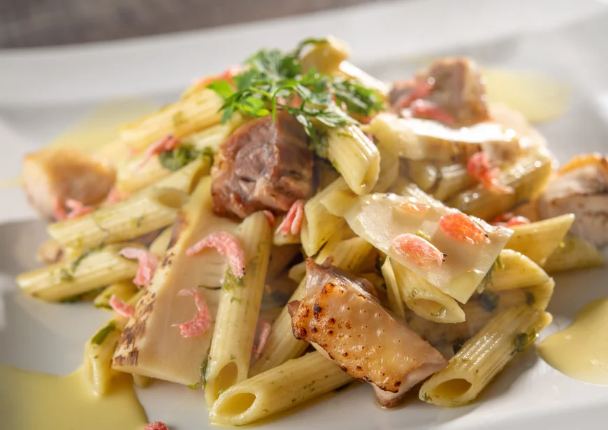 比内地鶏と筍の春香る蕗味噌パスタ