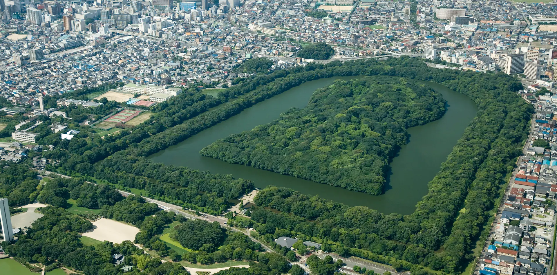 令和元年度7月6日に大阪で初めて世界遺産に登録された「百舌鳥・古市古墳群」です。