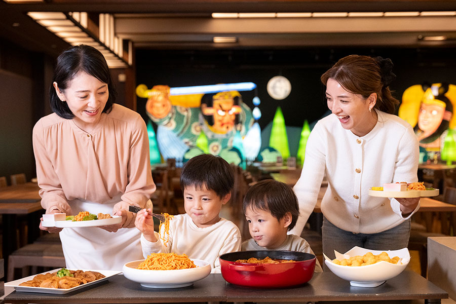 お子様の身長に合わせたお料理台