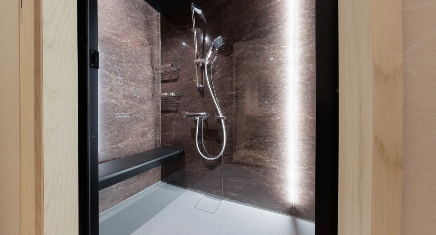 Superior Twin Room (with shower booth）