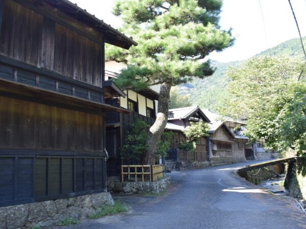 〈毎週水・金曜日限定〉昔懐かしい山村集落「花沢の里」ガイド案内付き宿泊プランのご案内