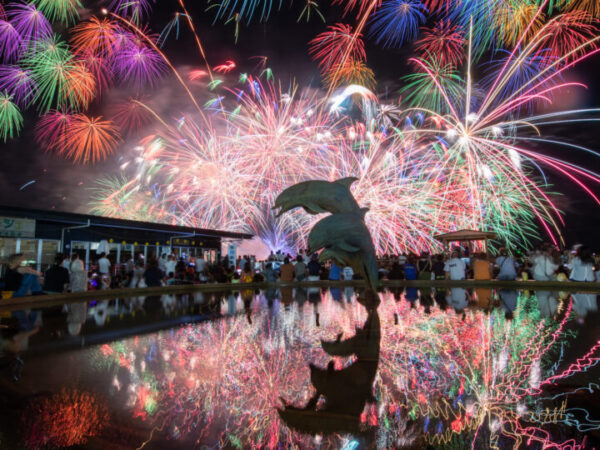 夏の鳥羽湾毎夜連続花火