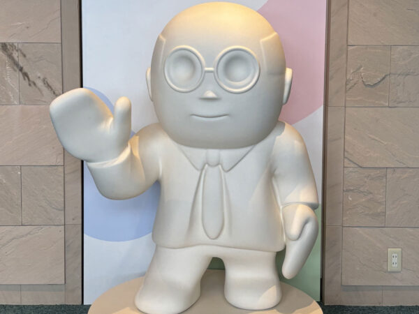 地元高校生がペイントした「ご当地熊八像」が登場!