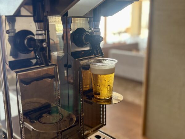 ラウンジに生ビールサーバーが登場！