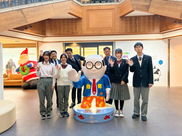 地元高校生がペイントした「ご当地熊八像」が登場！